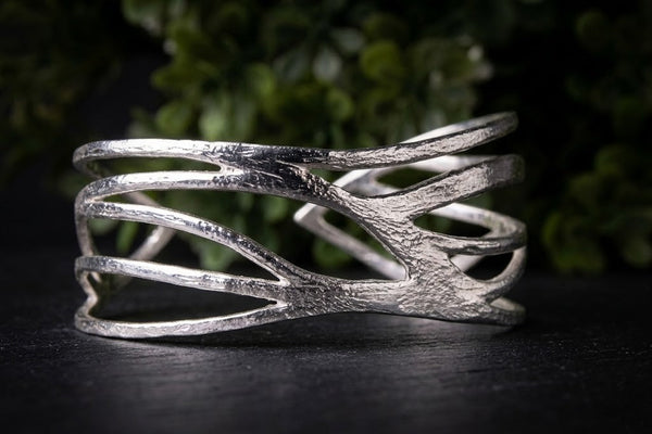 Roots of Fate: The Meaning Behind the Entwined Root Bracelet