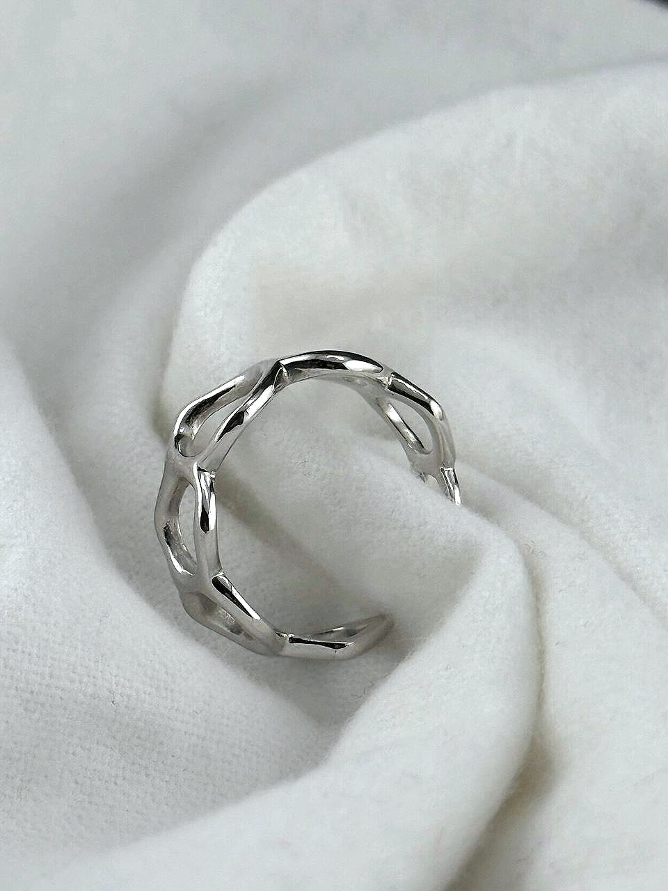 Side profile of Flowing Circle adjustable sterling silver ring showing its thickness and open design