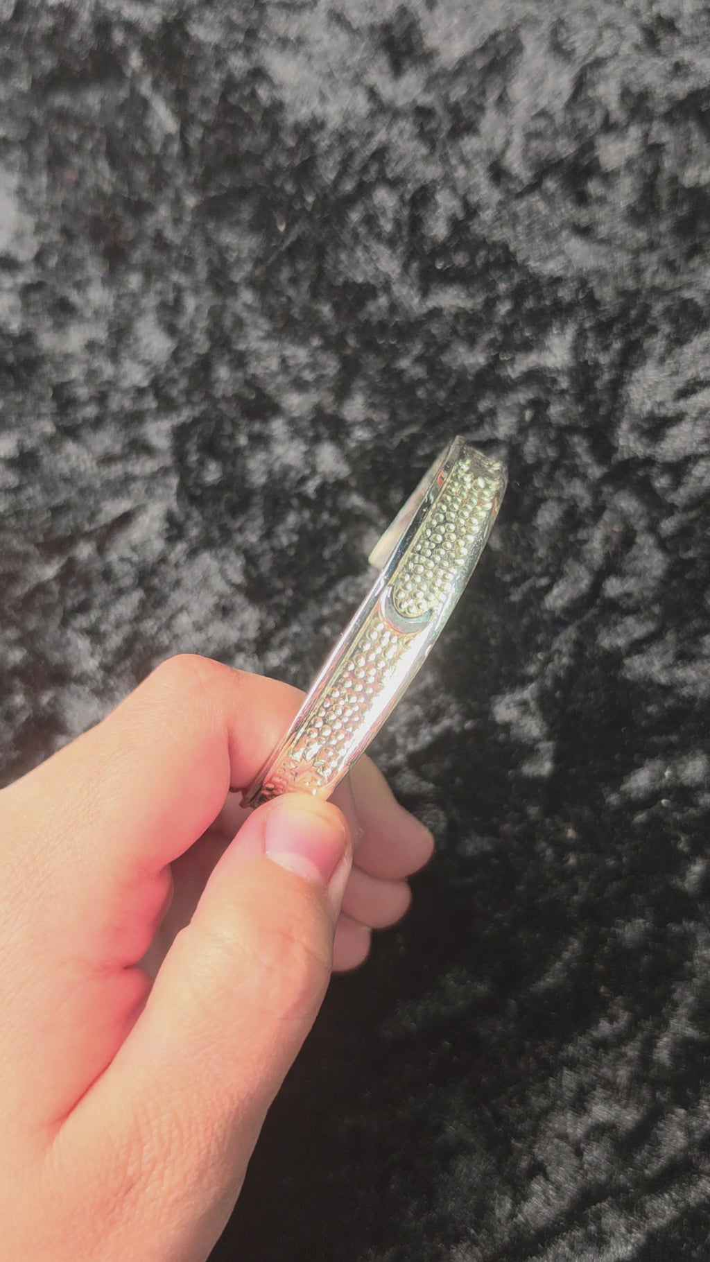 hand-crafted-silver-bracelet-detail-view